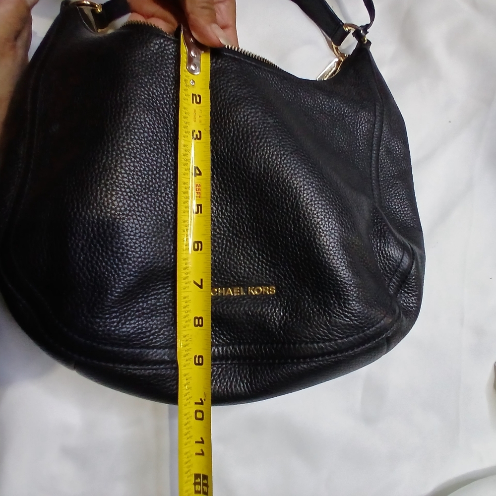 Michael Kors Black Leather Hobo Bag with Slouchy Silhouette - Picture 7 of 12